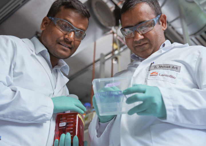 Two-male-scientists-protein-gel-aspect-ratio-720-510