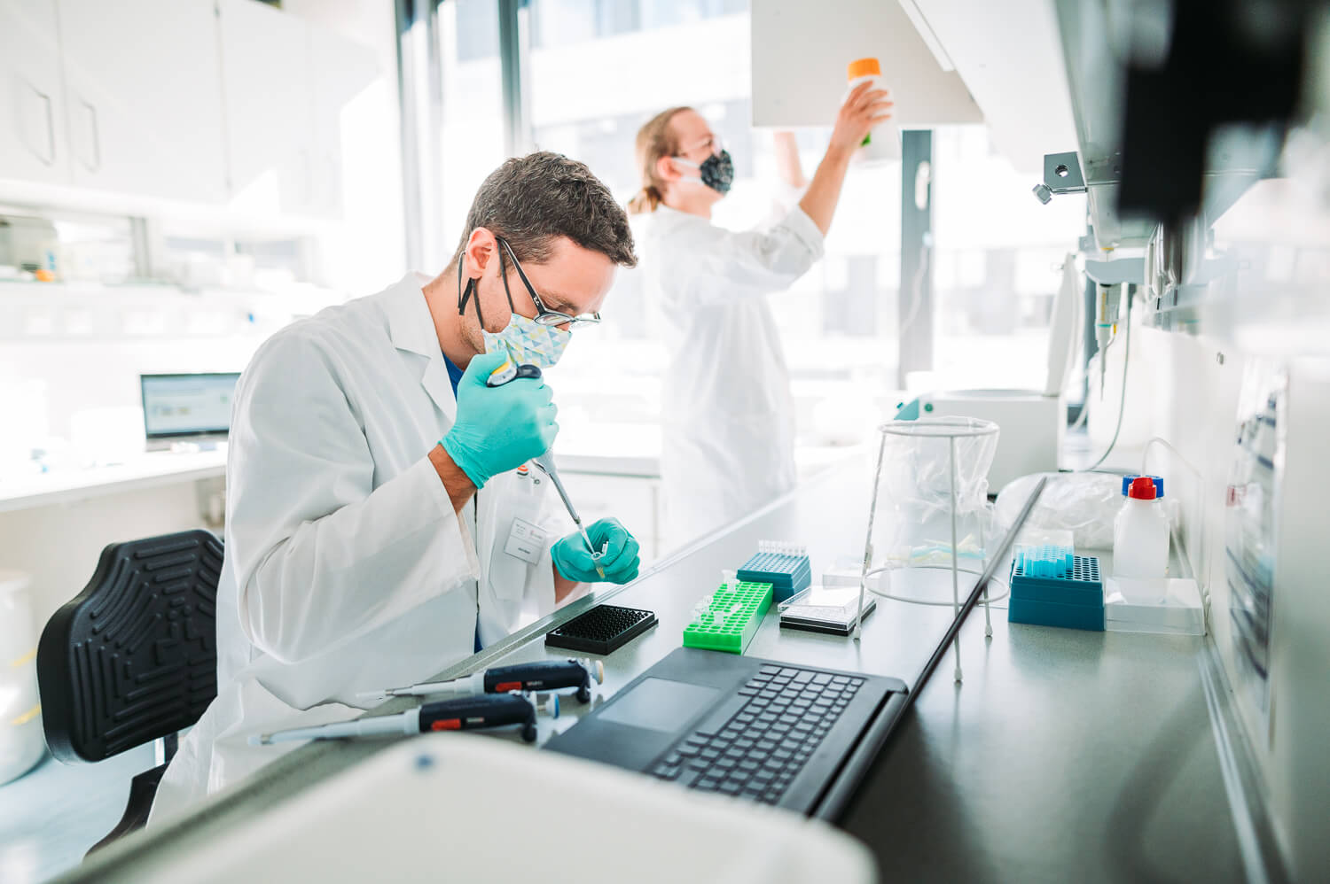 Male research scientist pipette 04 (1)